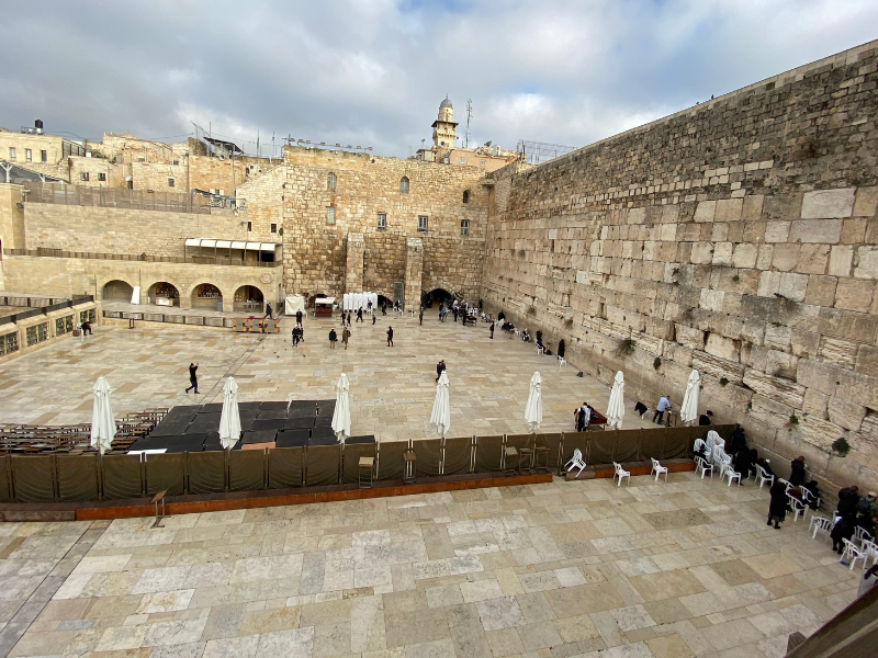 Overview of the wailing wall prayer area along the western wall of the temple mount